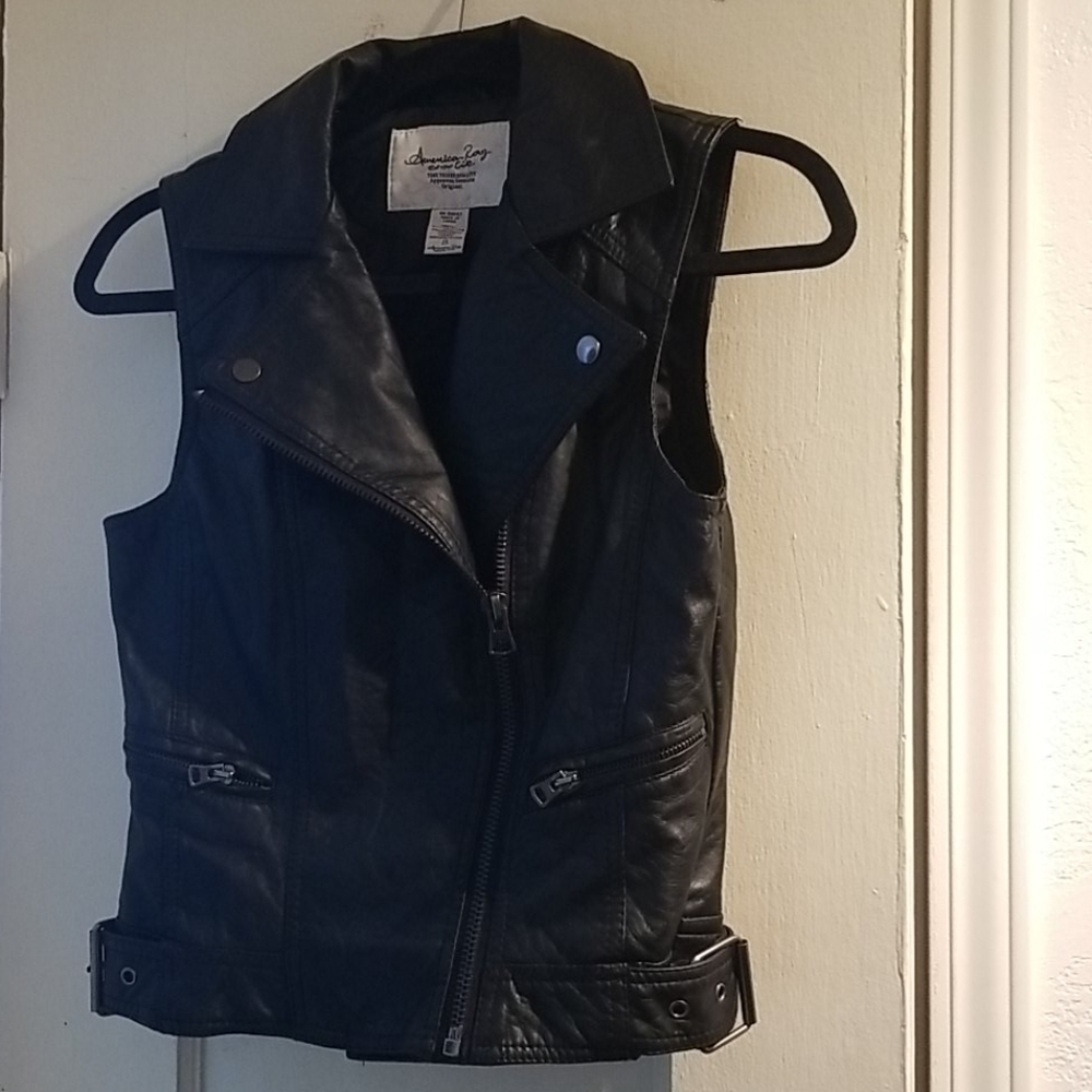 Vest - Jr. (left side of buckle is missing prong)